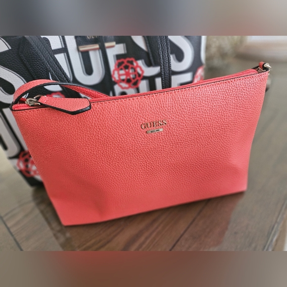 GUESS Black and Coral Tote with large detachable pouch. - Picture 4 of 9